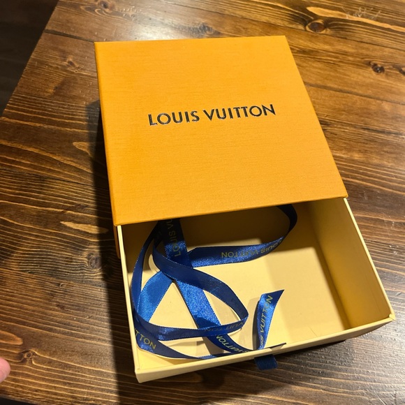 Louis Vuitton Initiales Reversible Belt - Picture 4 of 5